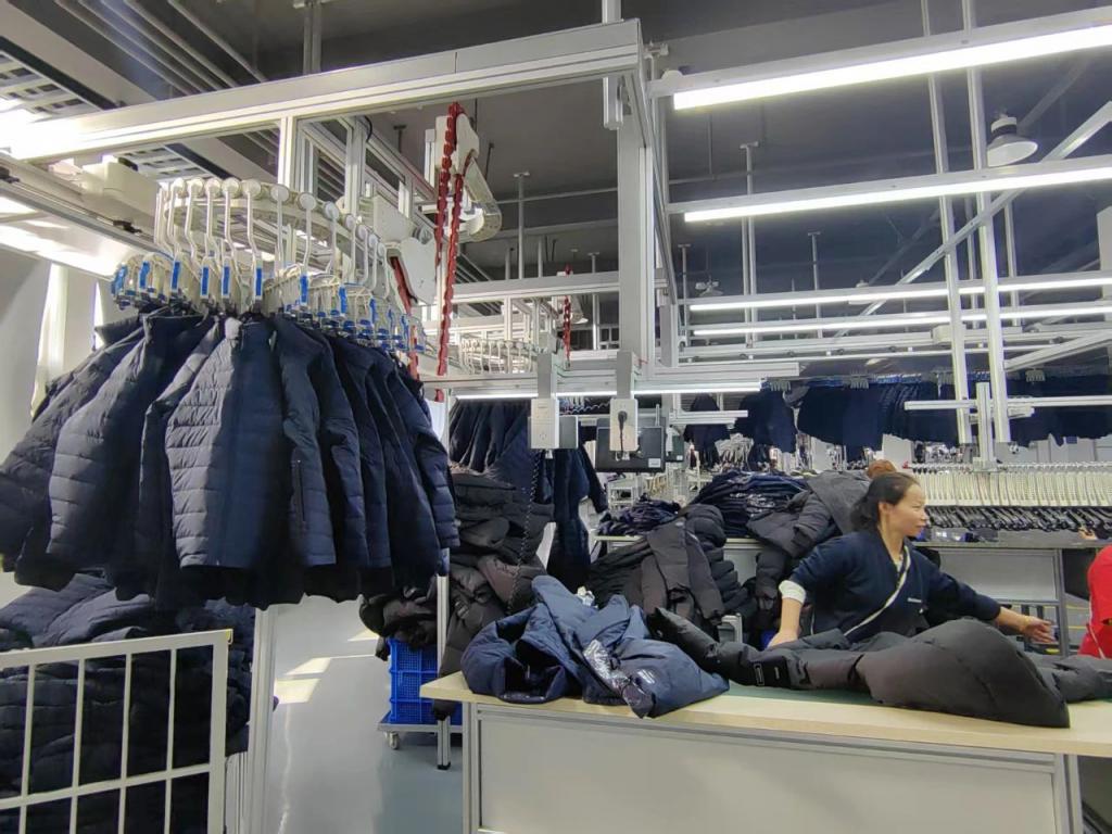 爾濱攜手波司登 智能制造驅動產能飛躍，全年目標30萬件服裝再創新高