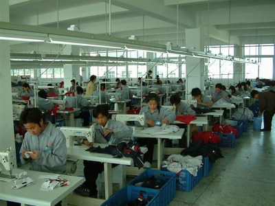 校服定制與批發的全方位指南 專業制造助力校園文化建設